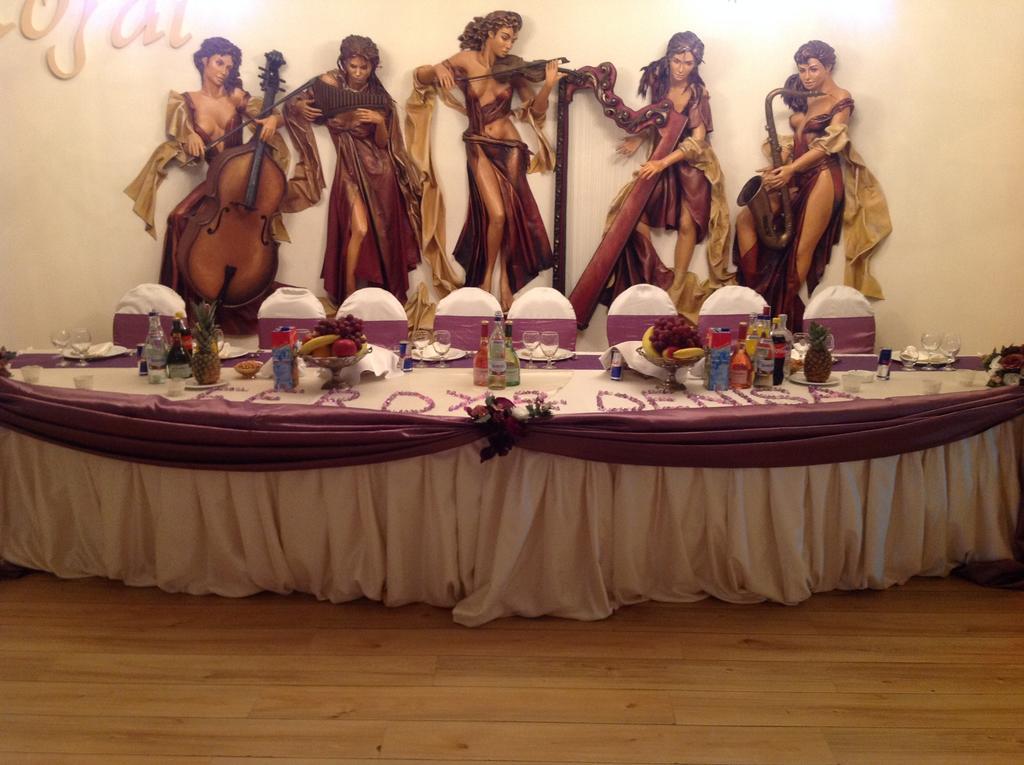 Urziceni Hotel Royal מראה חיצוני תמונה