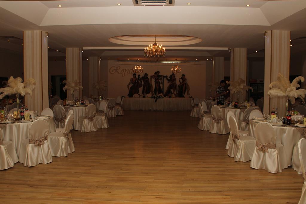 Urziceni Hotel Royal מראה חיצוני תמונה
