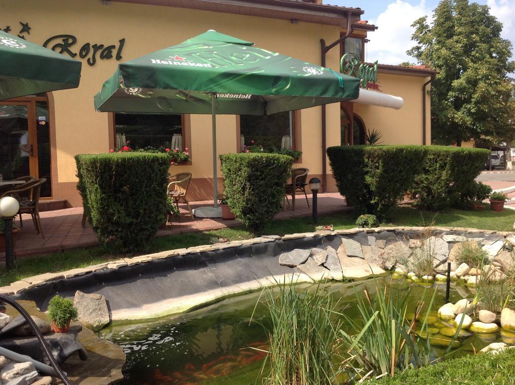 Urziceni Hotel Royal מראה חיצוני תמונה
