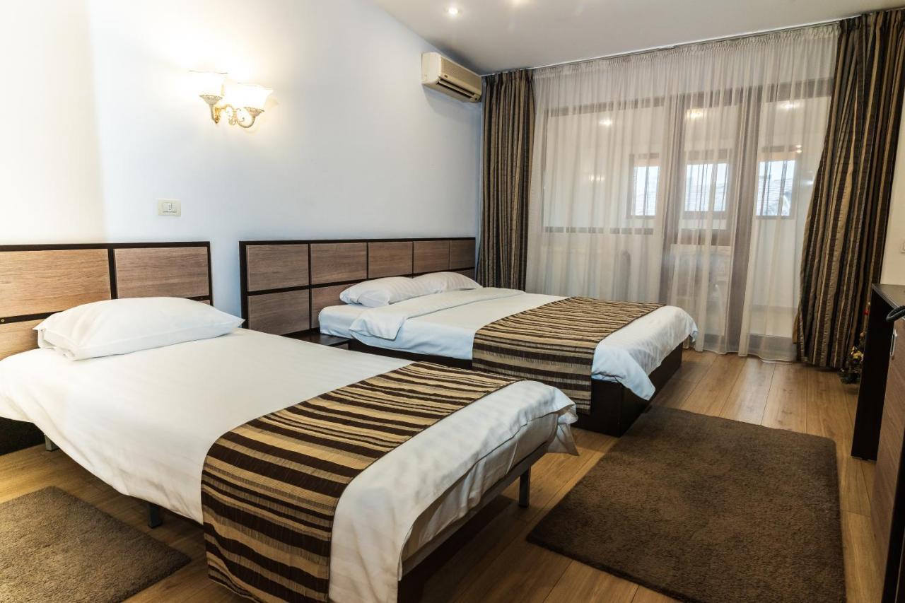 Urziceni Hotel Royal מראה חיצוני תמונה