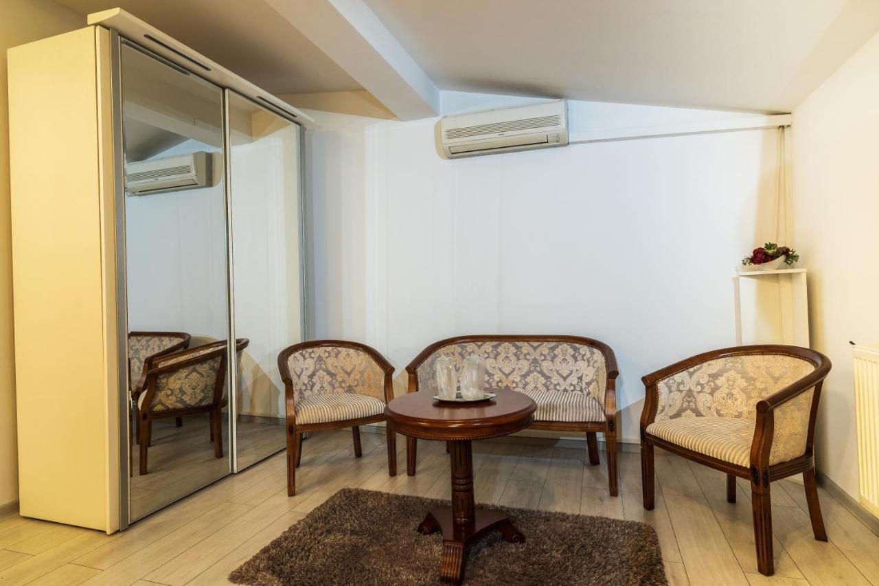 Urziceni Hotel Royal מראה חיצוני תמונה