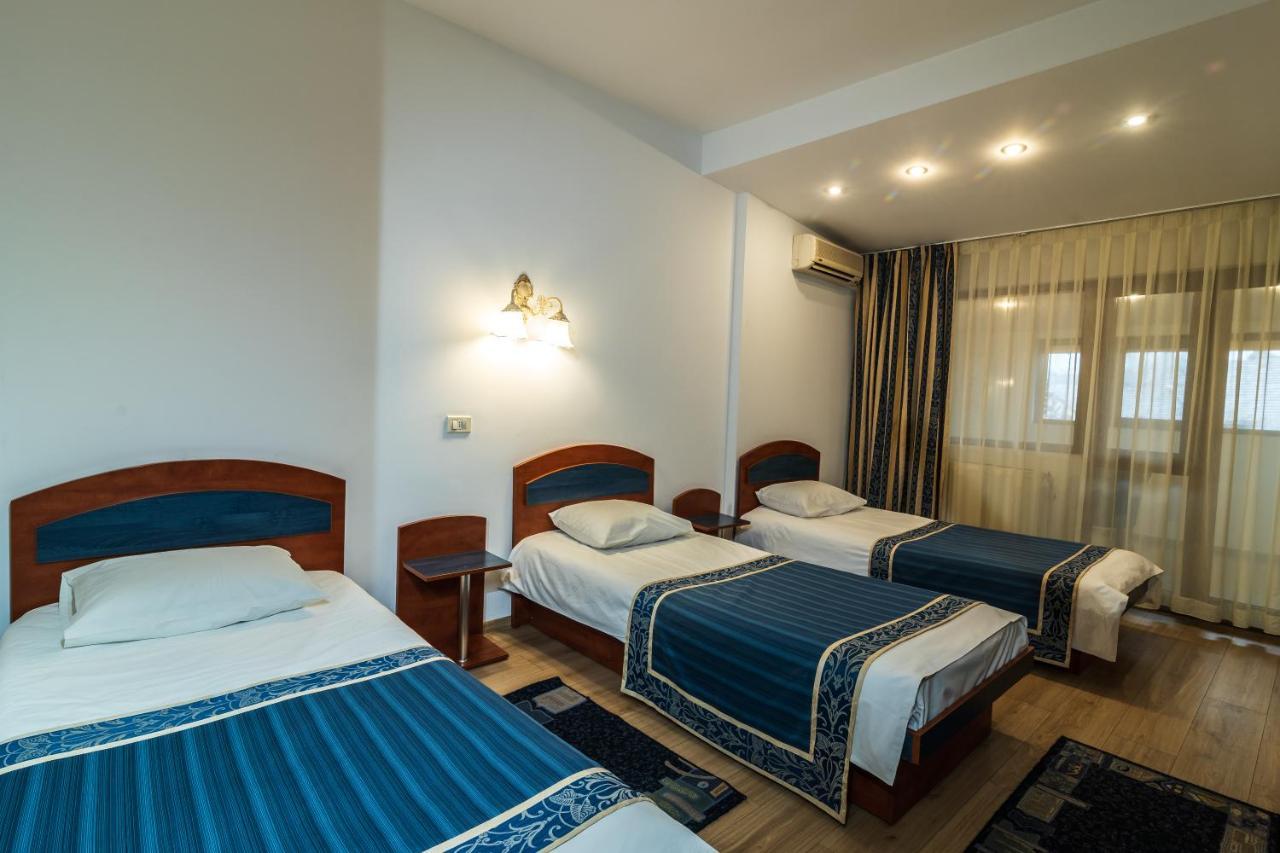 Urziceni Hotel Royal מראה חיצוני תמונה
