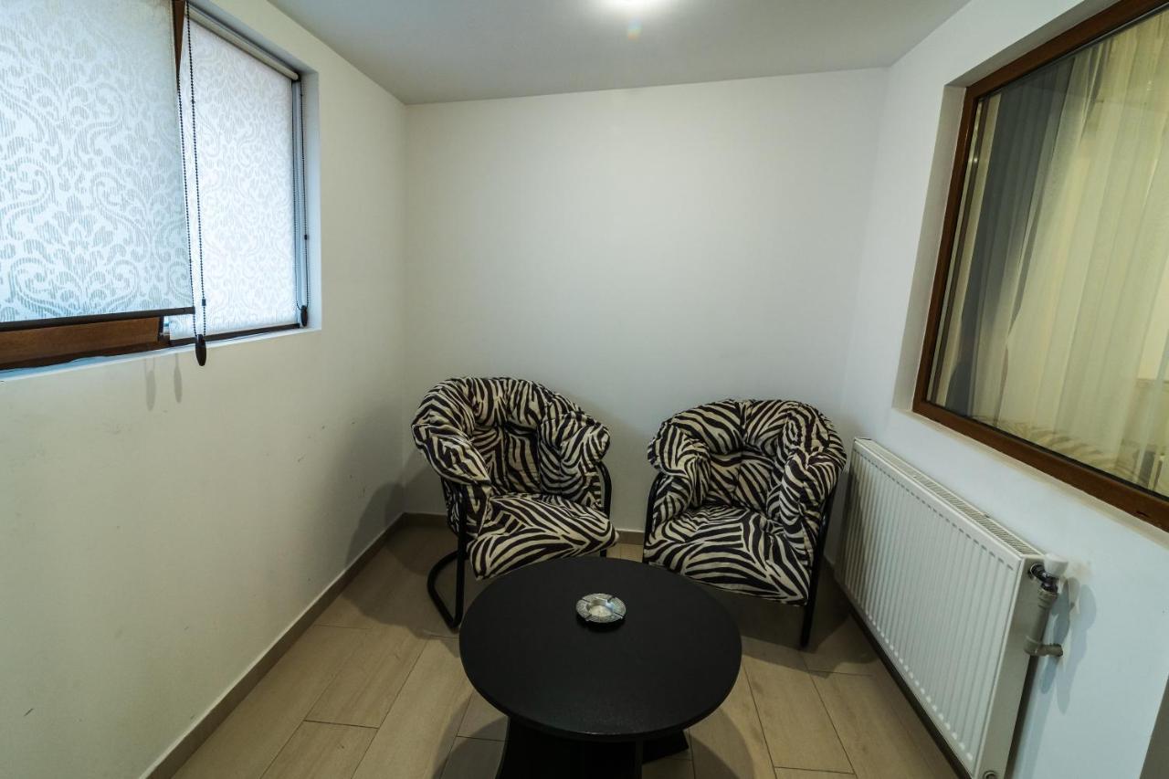 Urziceni Hotel Royal מראה חיצוני תמונה
