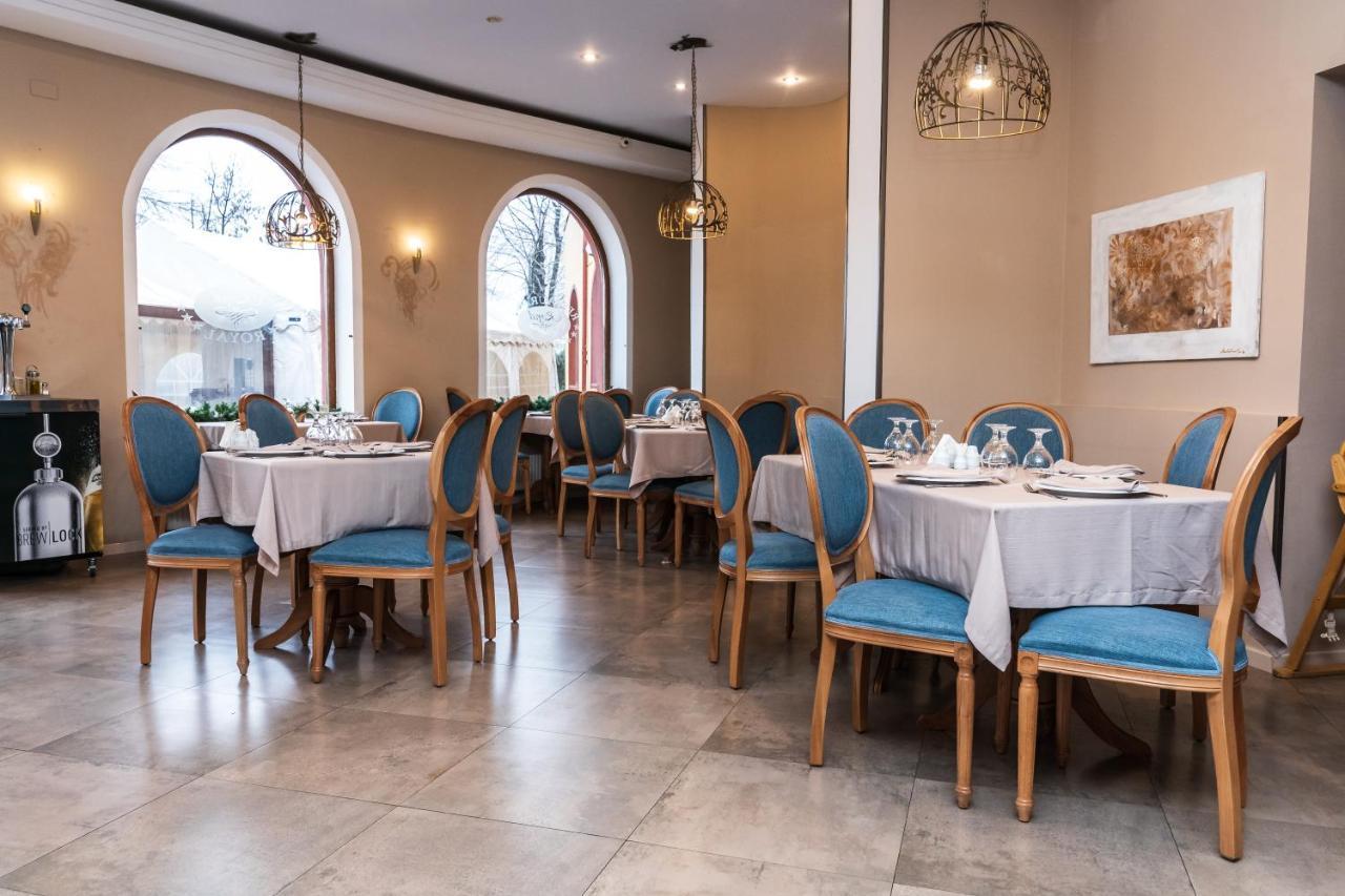 Urziceni Hotel Royal מראה חיצוני תמונה