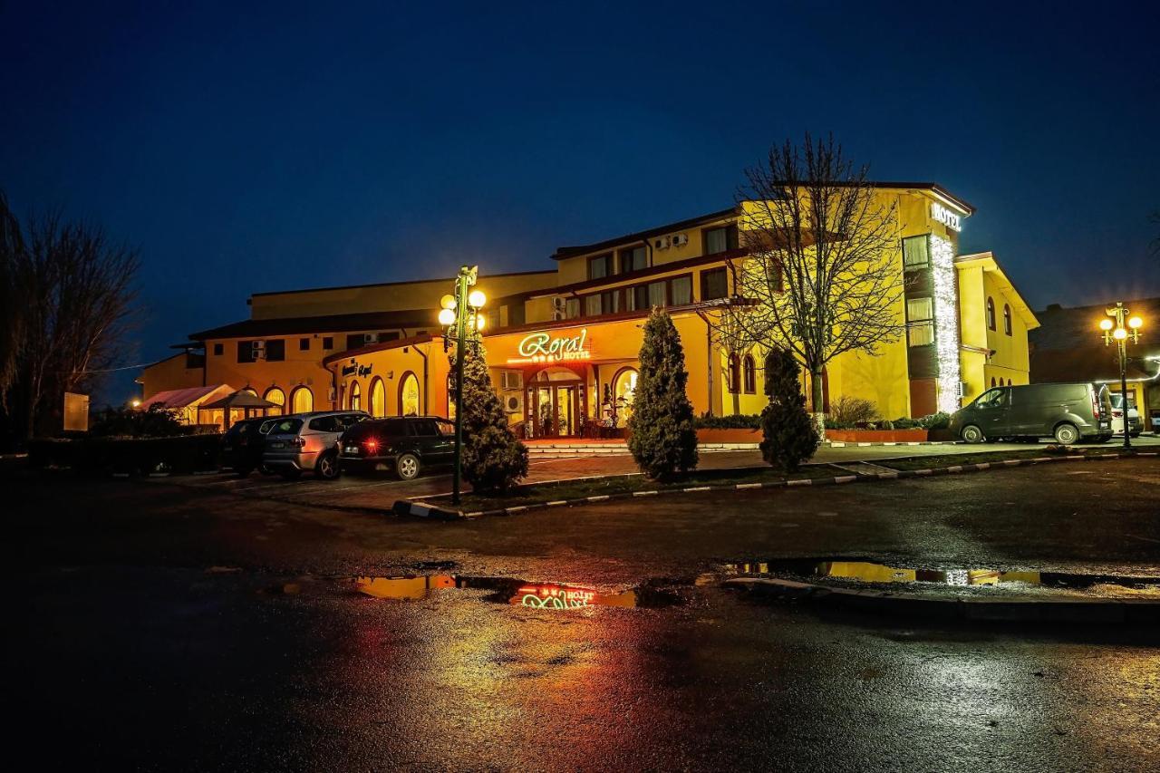 Urziceni Hotel Royal מראה חיצוני תמונה