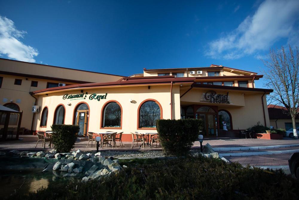 Urziceni Hotel Royal מראה חיצוני תמונה