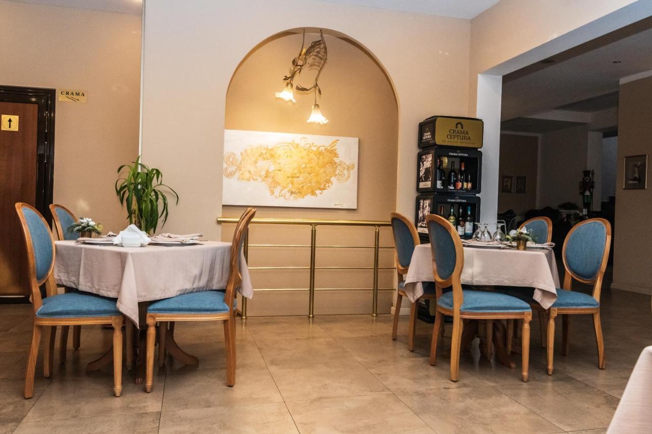 Urziceni Hotel Royal מראה חיצוני תמונה