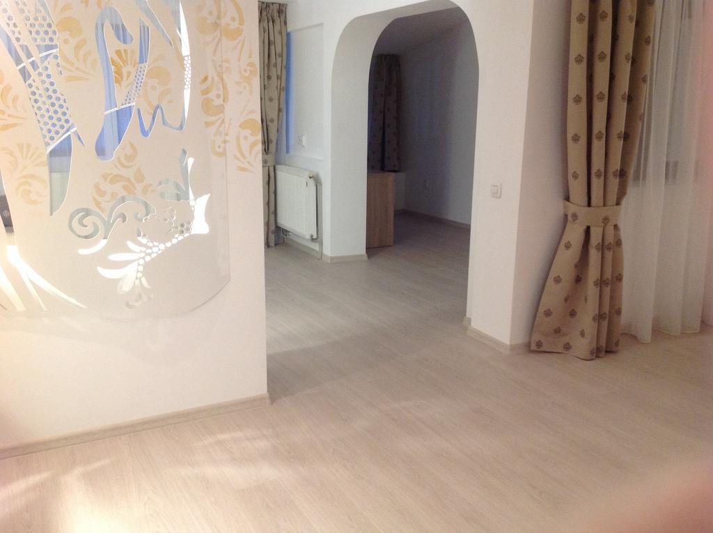 Urziceni Hotel Royal מראה חיצוני תמונה