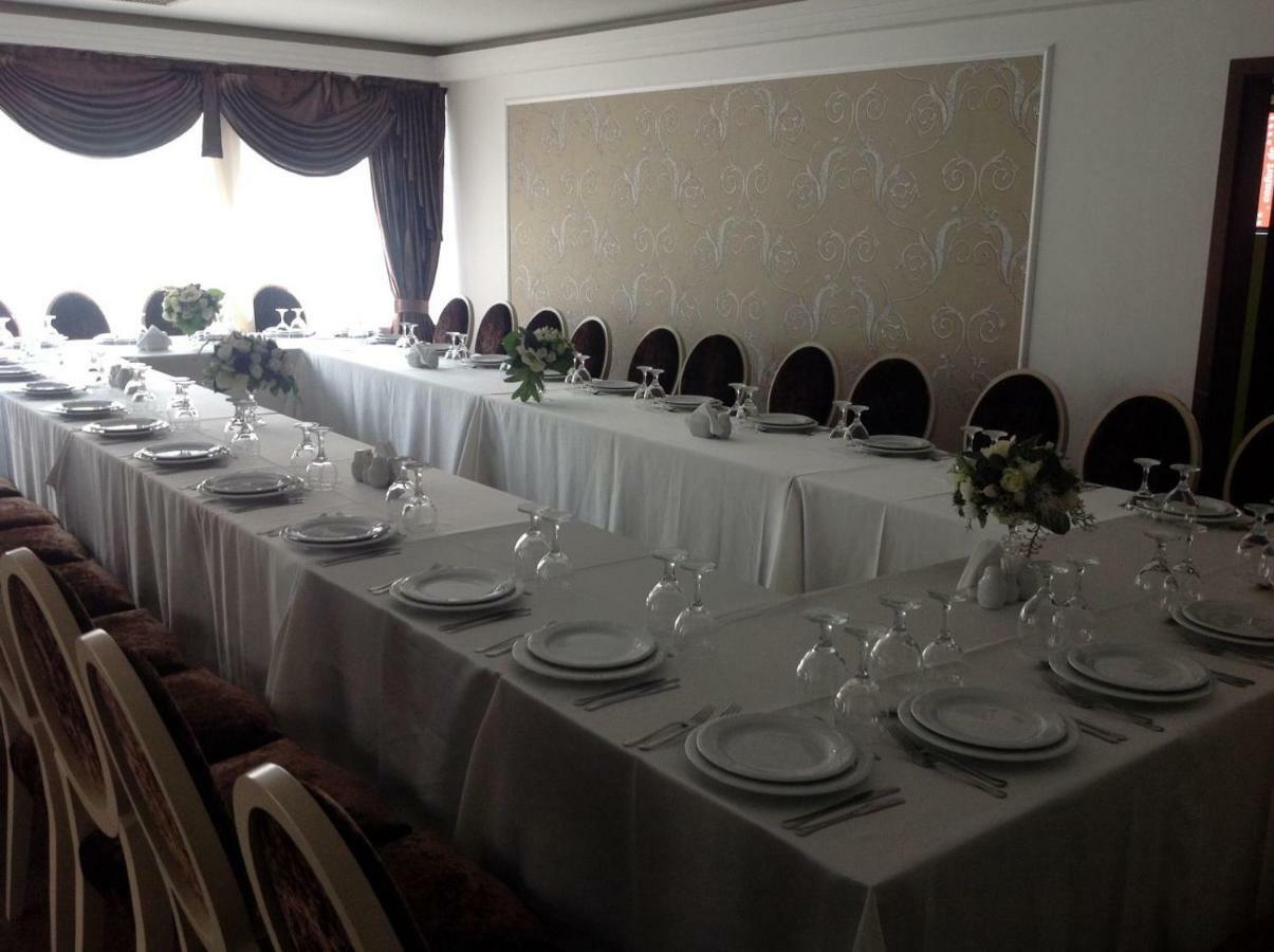 Urziceni Hotel Royal מראה חיצוני תמונה
