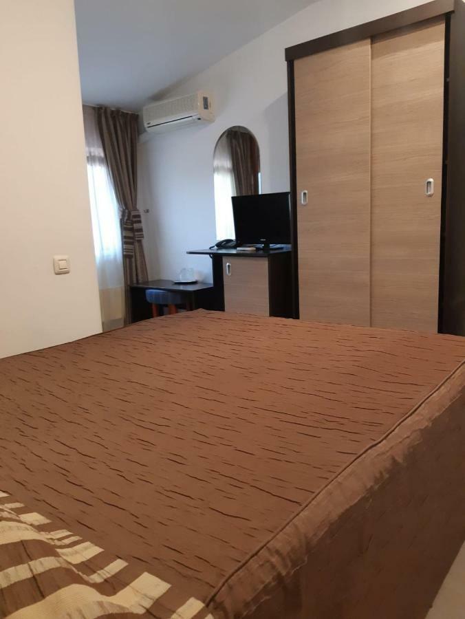 Urziceni Hotel Royal מראה חיצוני תמונה
