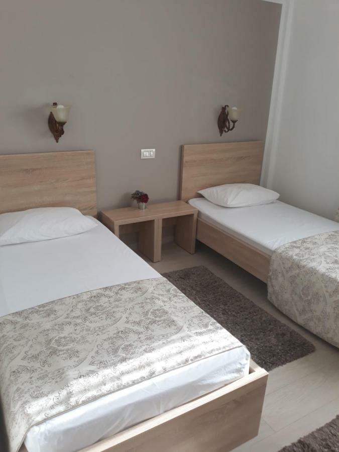 Urziceni Hotel Royal מראה חיצוני תמונה